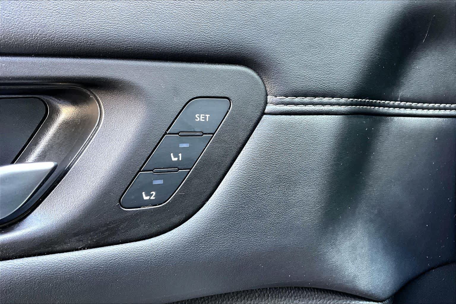 Used 2025 Super Black Nissan Platinum image 36
