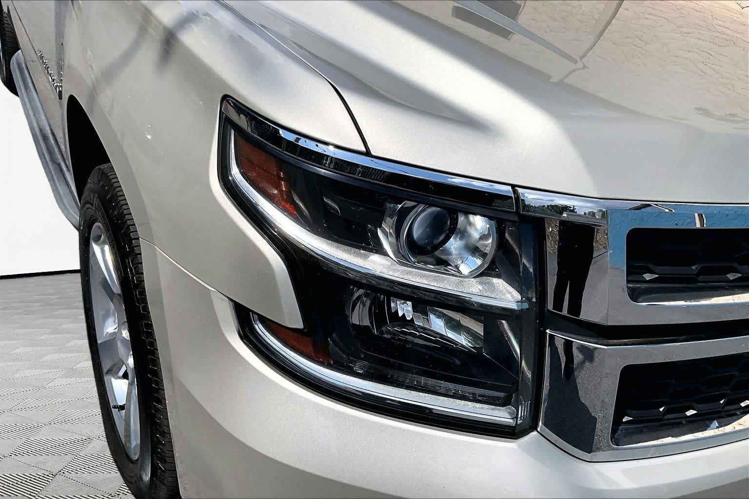 Used 2017 Champagne Silver Metallic Chevrolet LT image 28