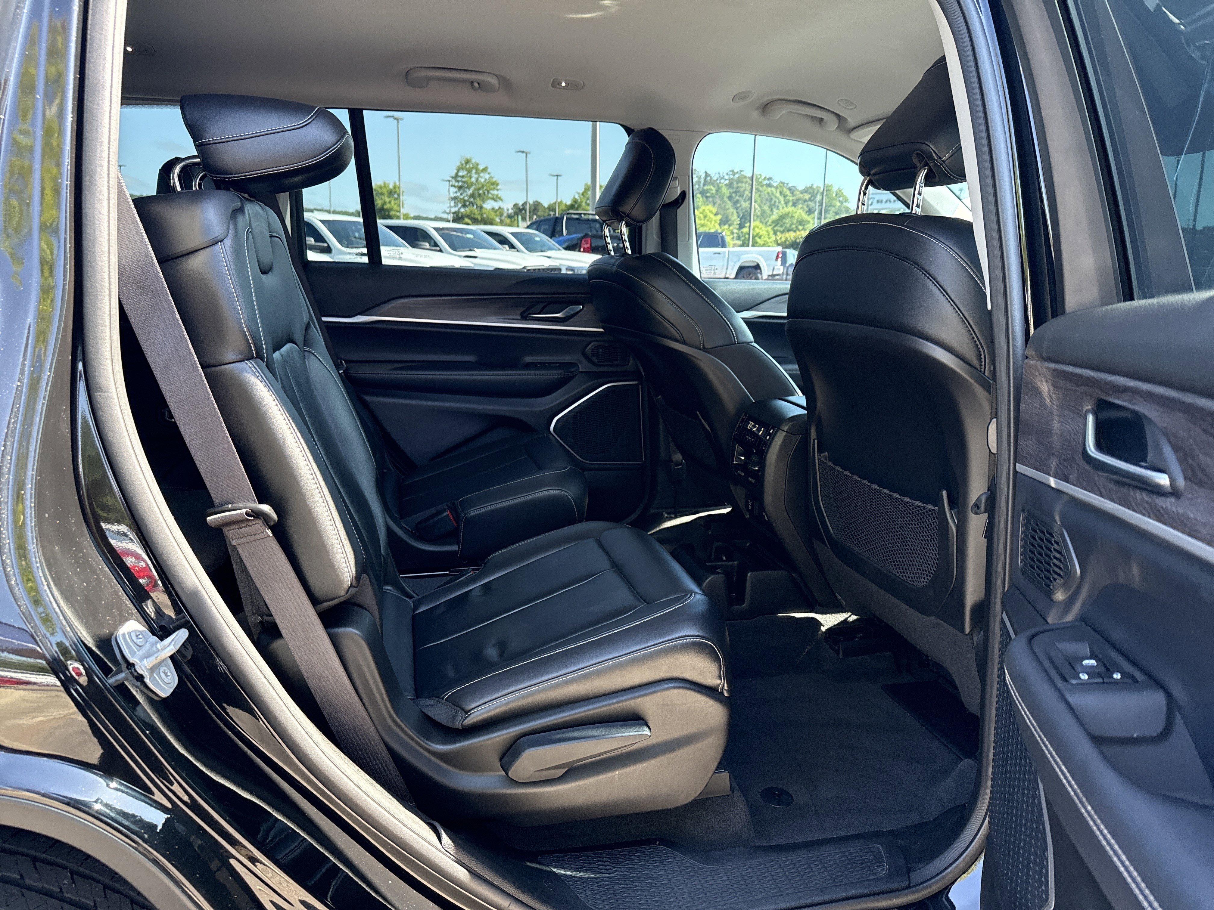 Used 2021 Diamond Black Crystal Pearlcoat Jeep Limited image 16