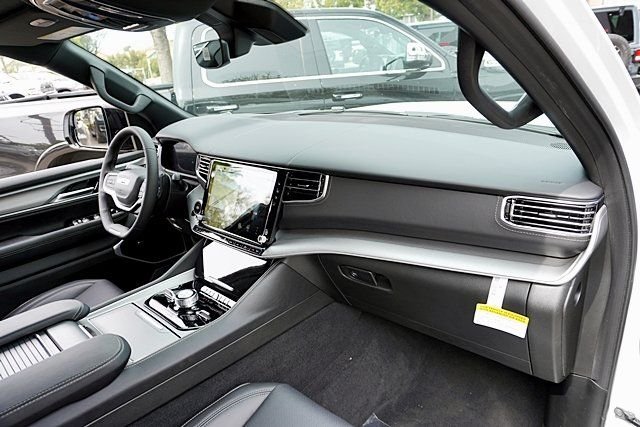 New 2026 Bright White Clear-Coat Exterior Paint Jeep Limited Reserve image 11