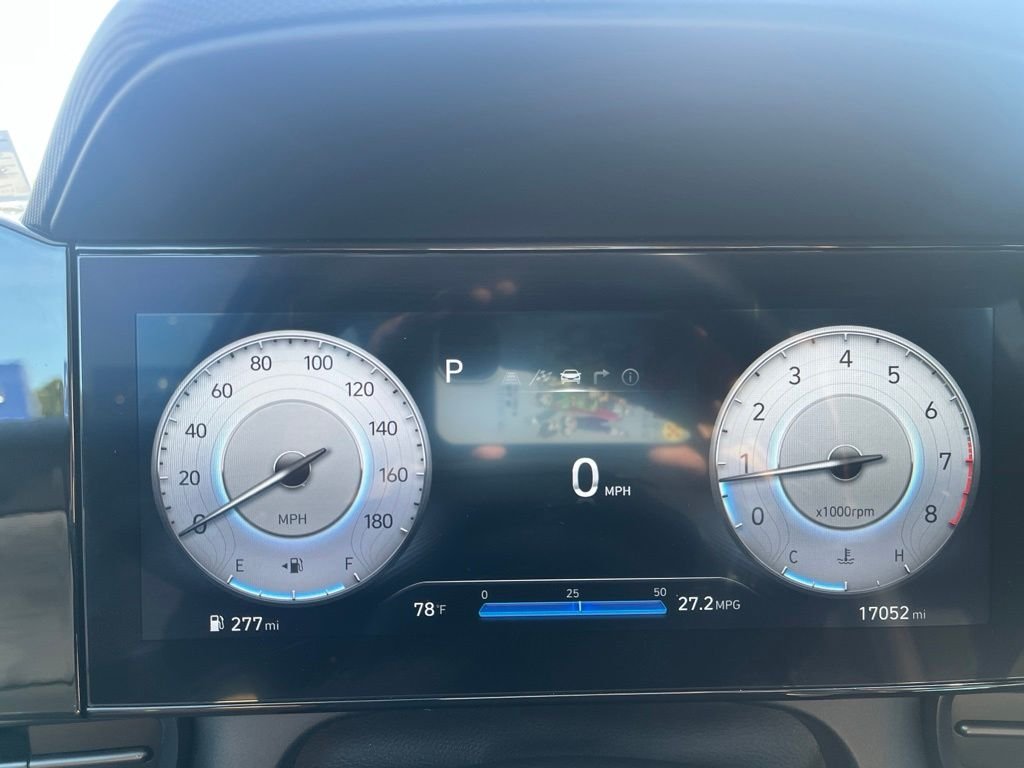 Used 2025 White Hyundai Base image 12