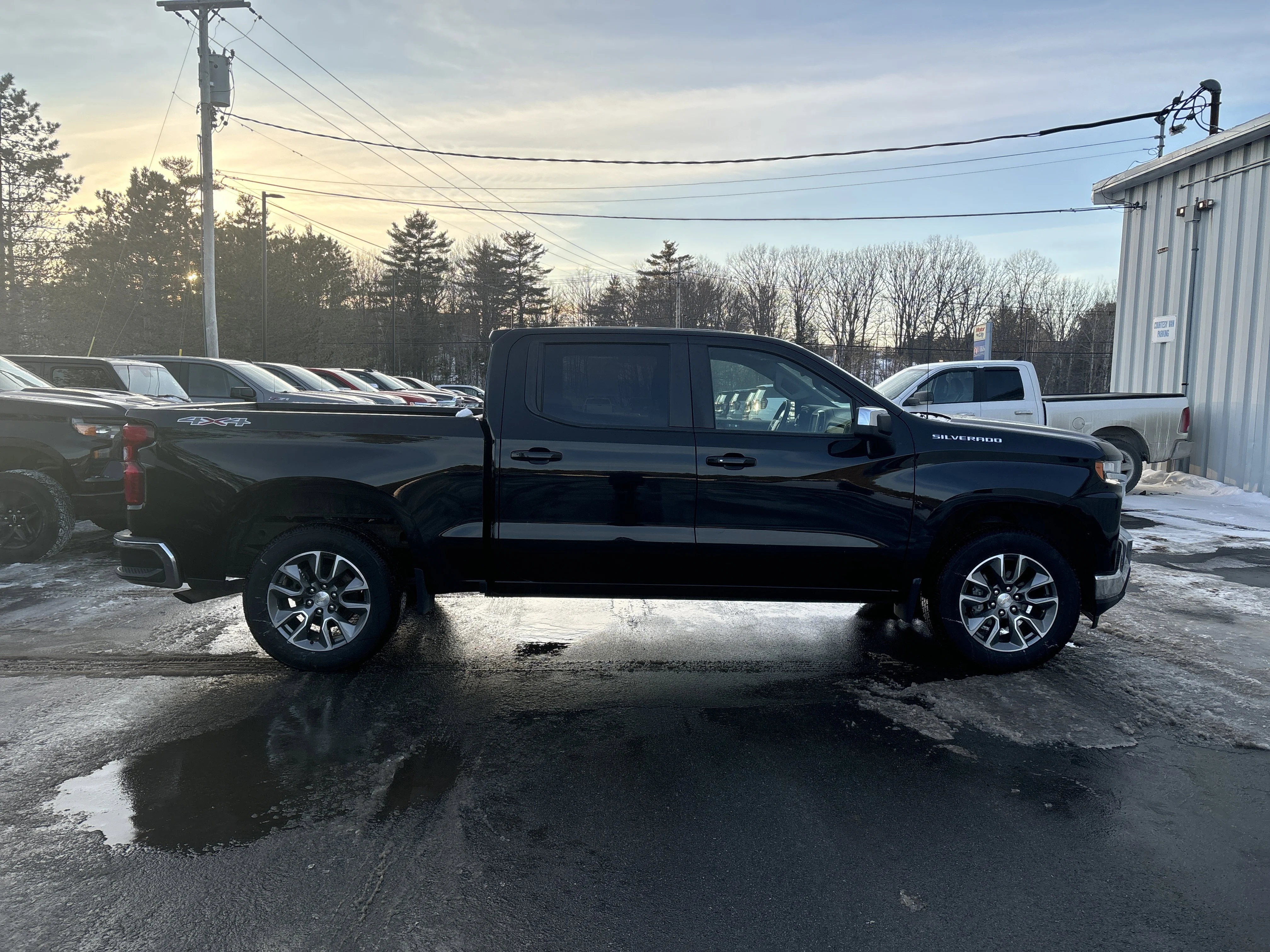 2022 Chevrolet Silverado 1500 LT - Photo 6