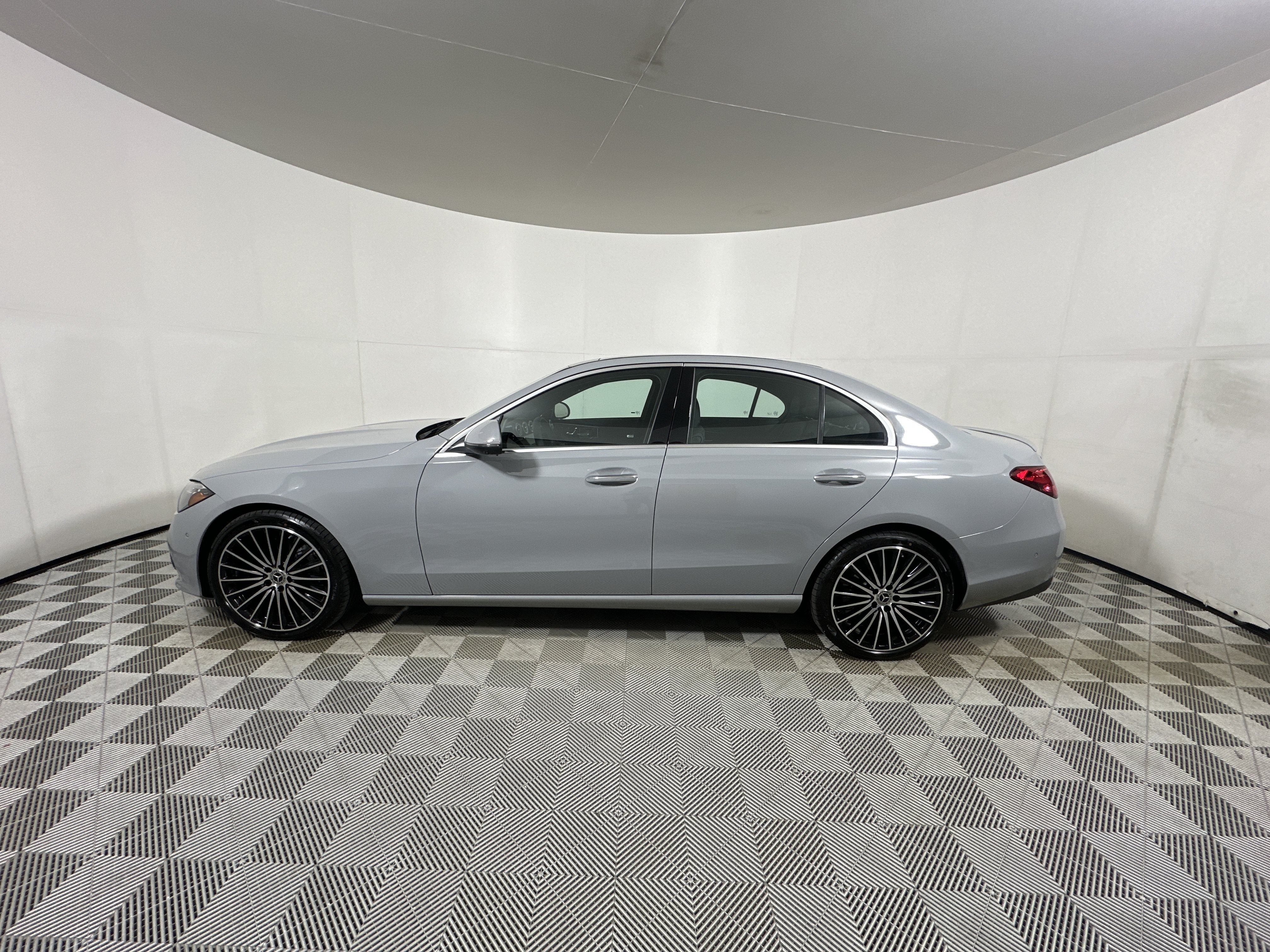 New 2026 MANUFAKTUR Alpine Grey Mercedes-Benz C 300 image 29