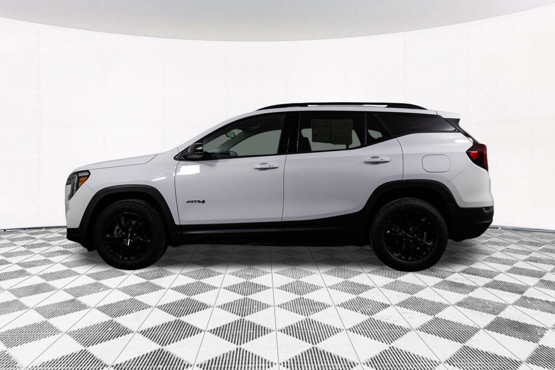 2023 GMC TERRAIN - Image 10