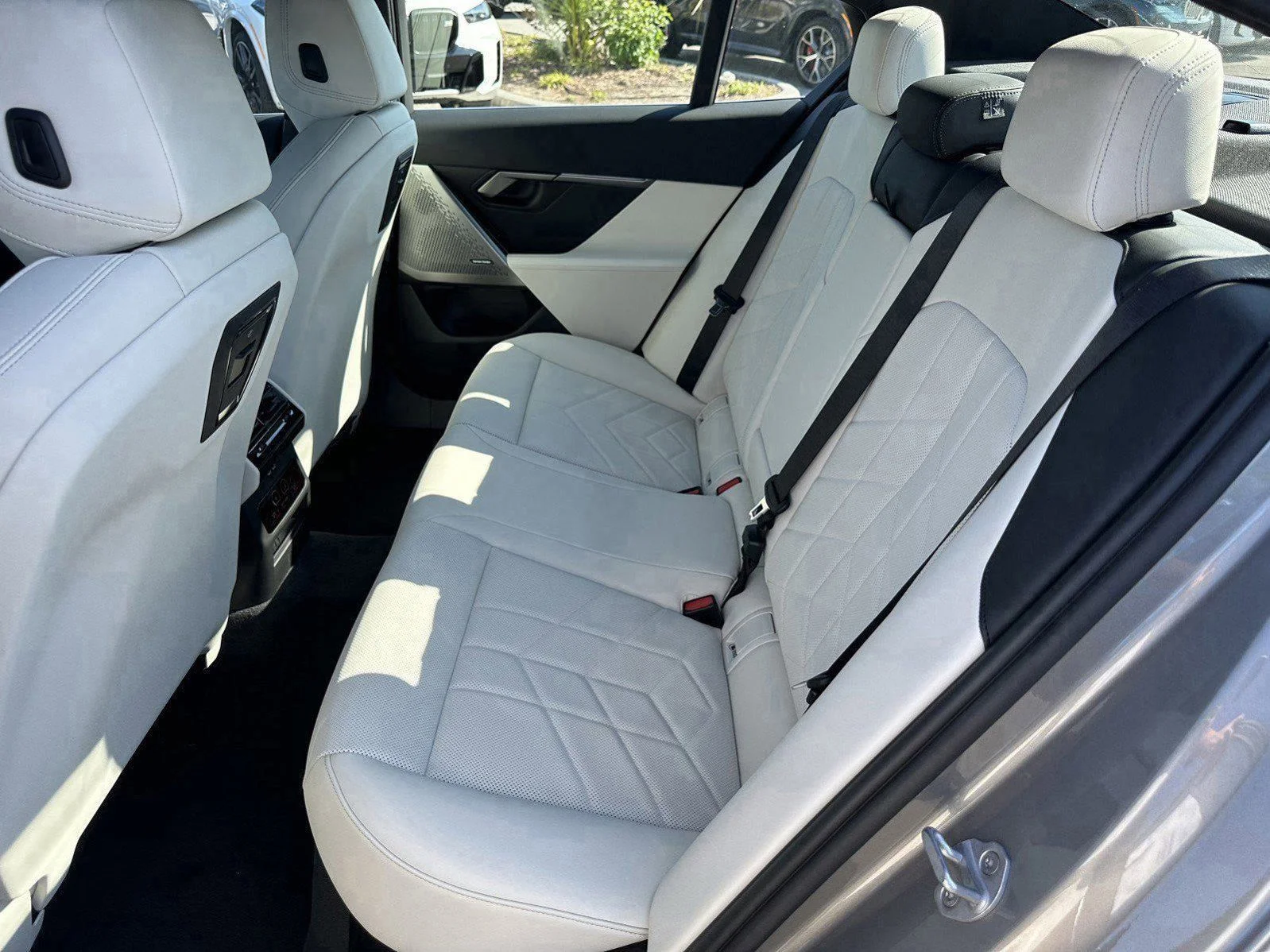 New 2026 Oxide Grey Metallic BMW eDrive40 image 20