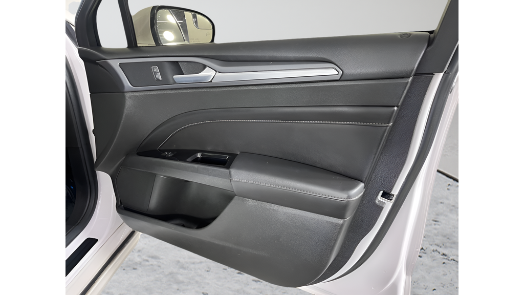 Used 2014  Ford Titanium image 15
