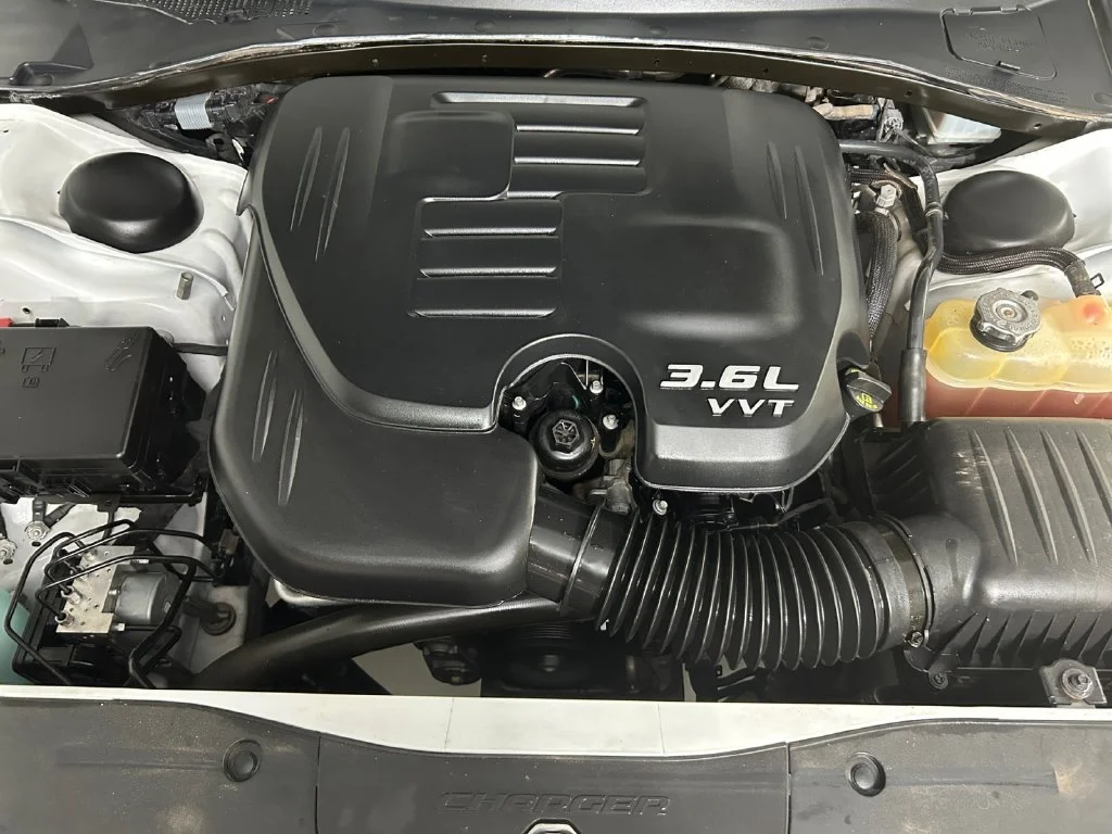 Used 2019 White Dodge SXT image 19