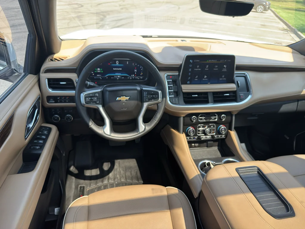 Used 2023 Iridescent Pearl Tricoat Chevrolet Premier image 24
