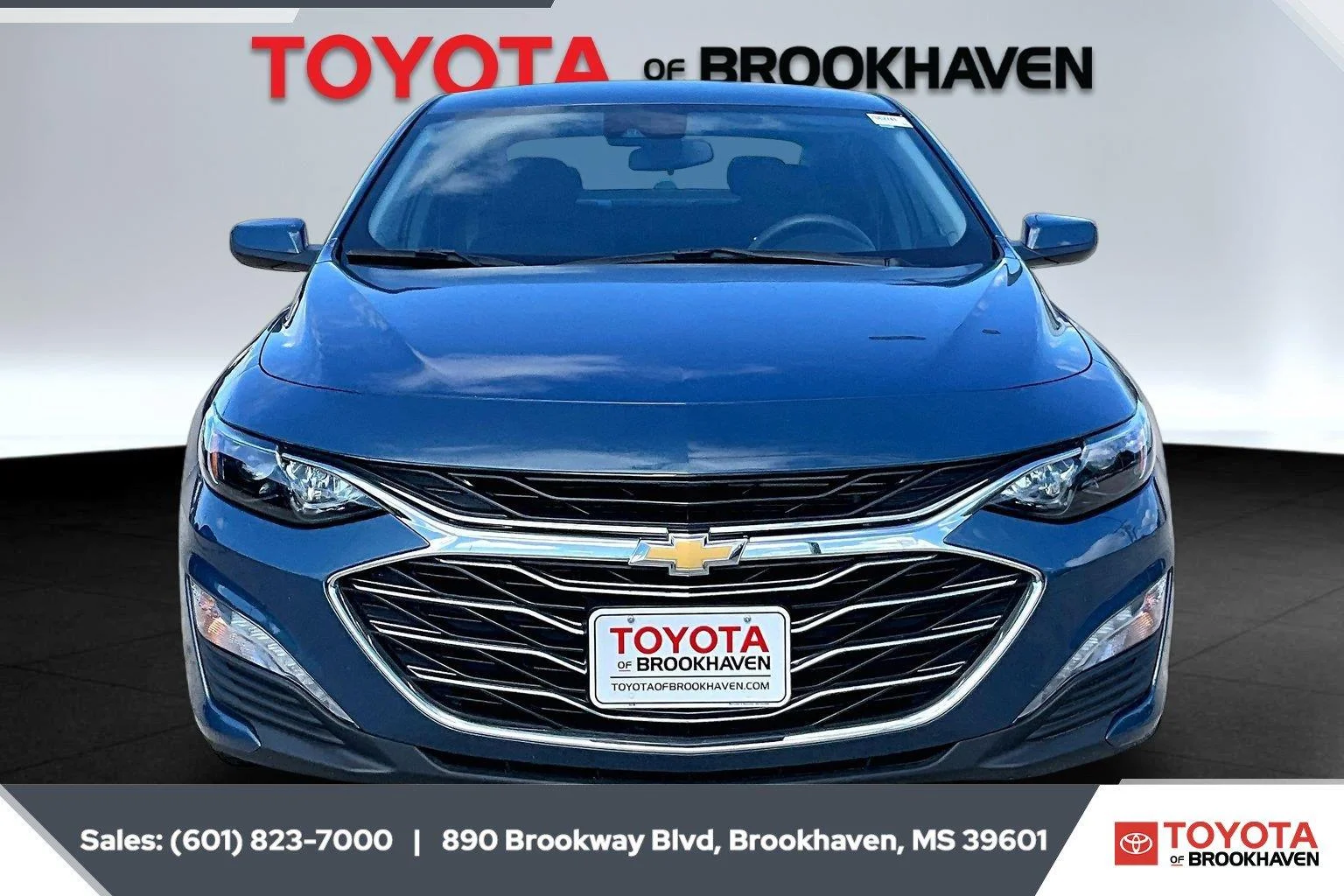 Used 2024 Lakeshore Blue Metallic Chevrolet LT image 3