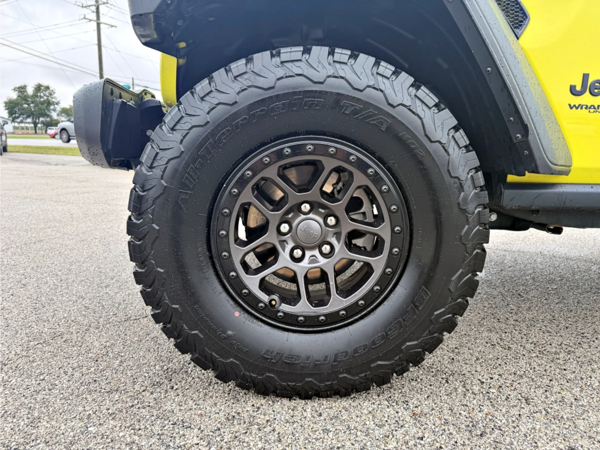 Used 2022 High Velocity Clearcoat Jeep Unlimited High Tide image 21