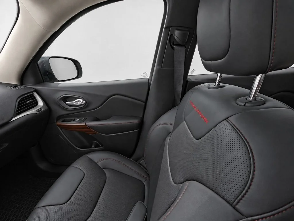 Certified Used 2016 Red Jeep Trailhawk image 29