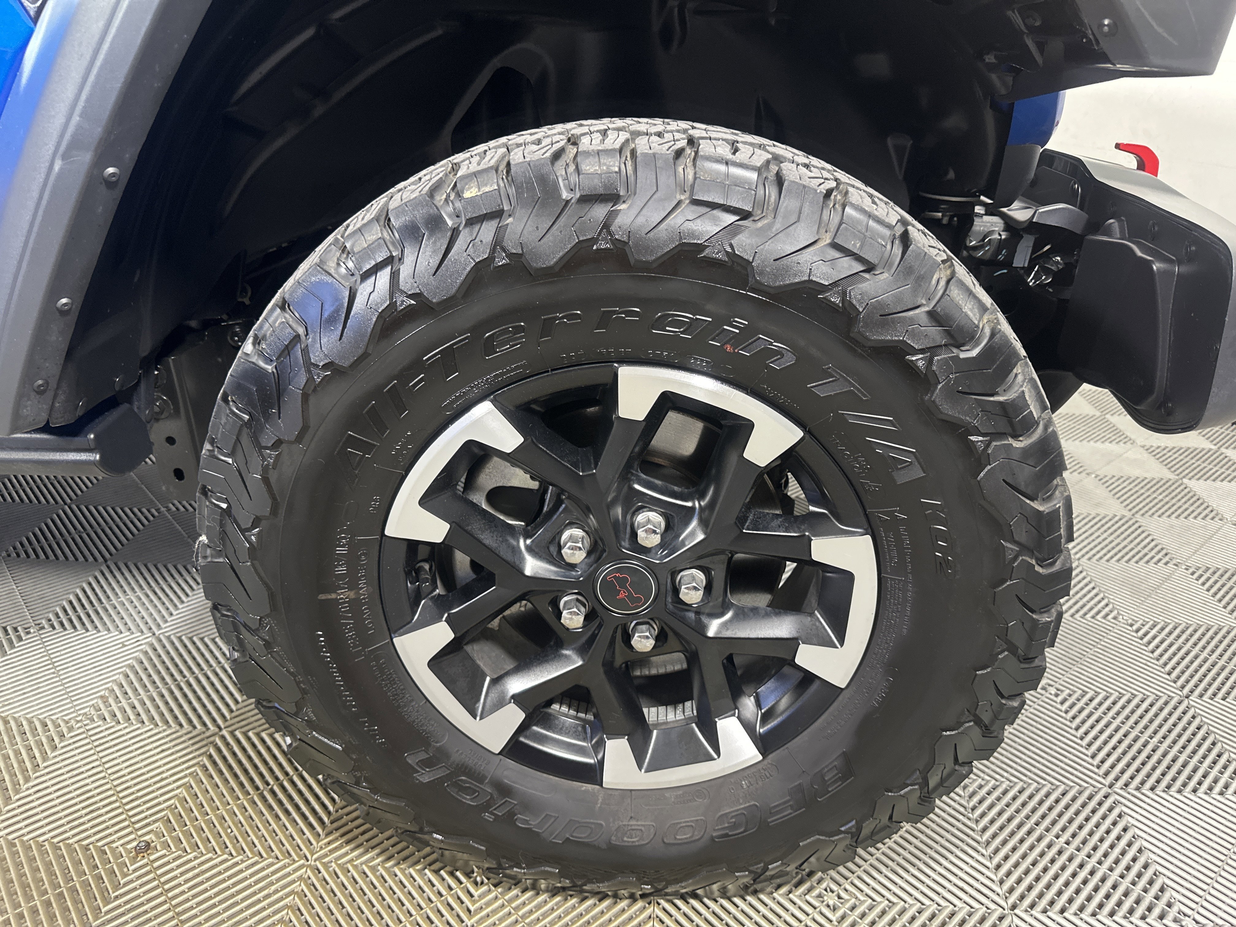 Used 2025 Hydro Blue Pearlcoat Jeep Rubicon image 28