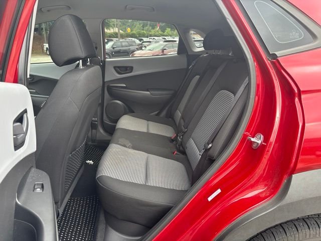 Used 2019 Red Hyundai SE image 13