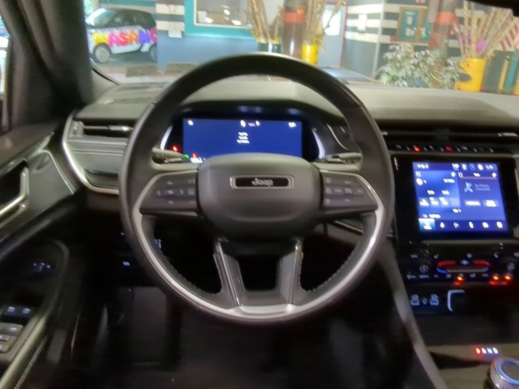 Used 2022 Red Jeep Altitude image 2