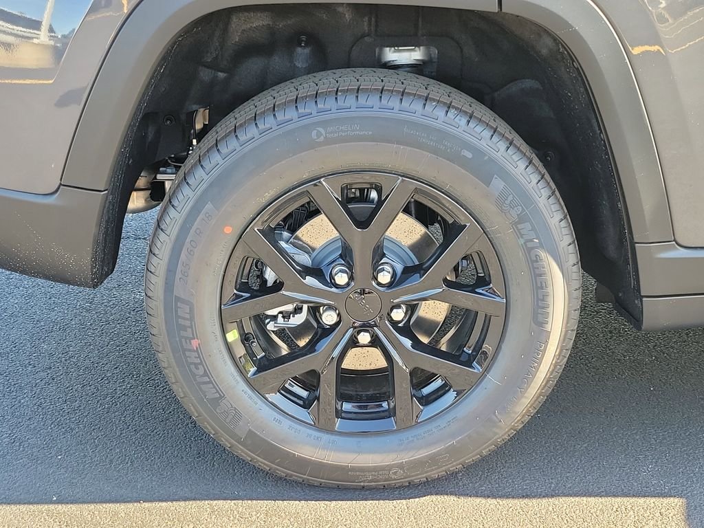 New 2026 Baltic Gray Metallic Clear-Coat Exterior Paint Jeep Altitude image 5