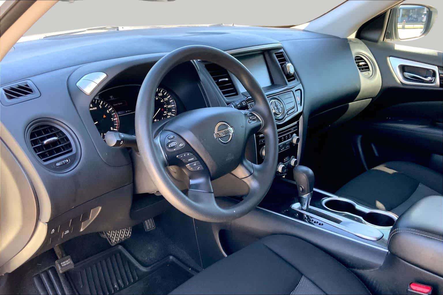 Used 2020 Glacier White Nissan S image 17