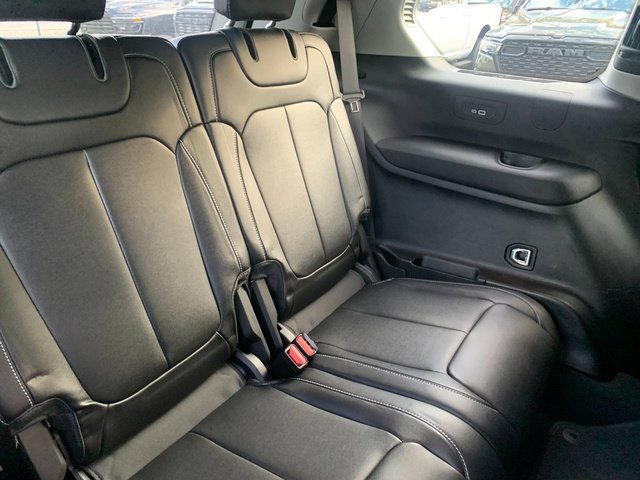 Used 2023 Silver Jeep Limited image 15