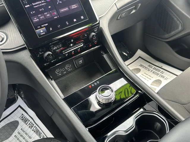 Used 2023 White Jeep Laredo image 17