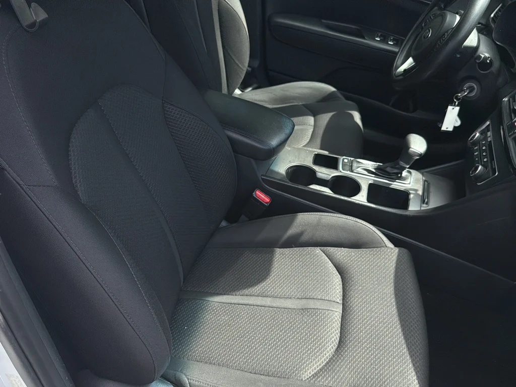Used 2016 White Kia LX image 9