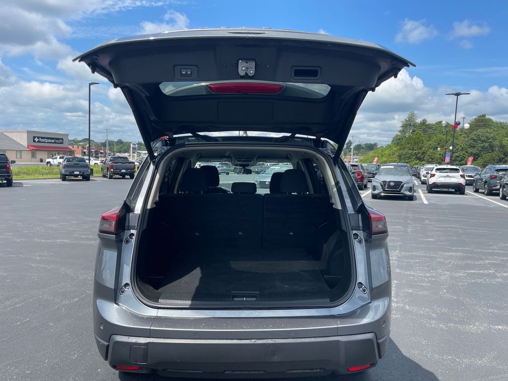 Used 2024 Gray Nissan SV image 9