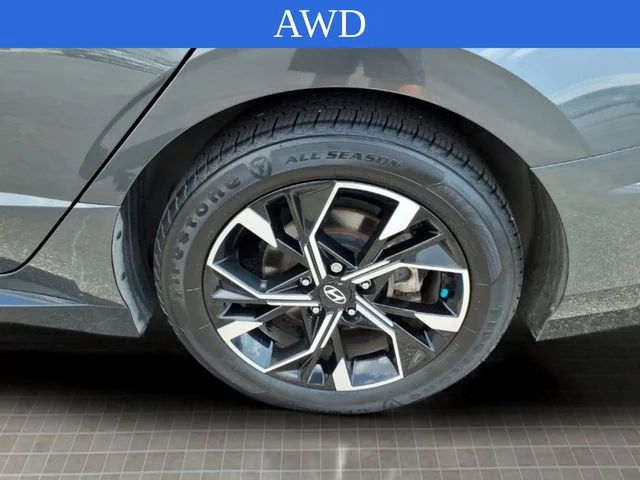Used 2025 Gray Hyundai SEL image 13