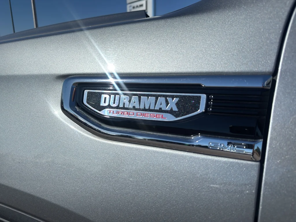 Used 2025 Sterling Metallic GMC Denali image 10