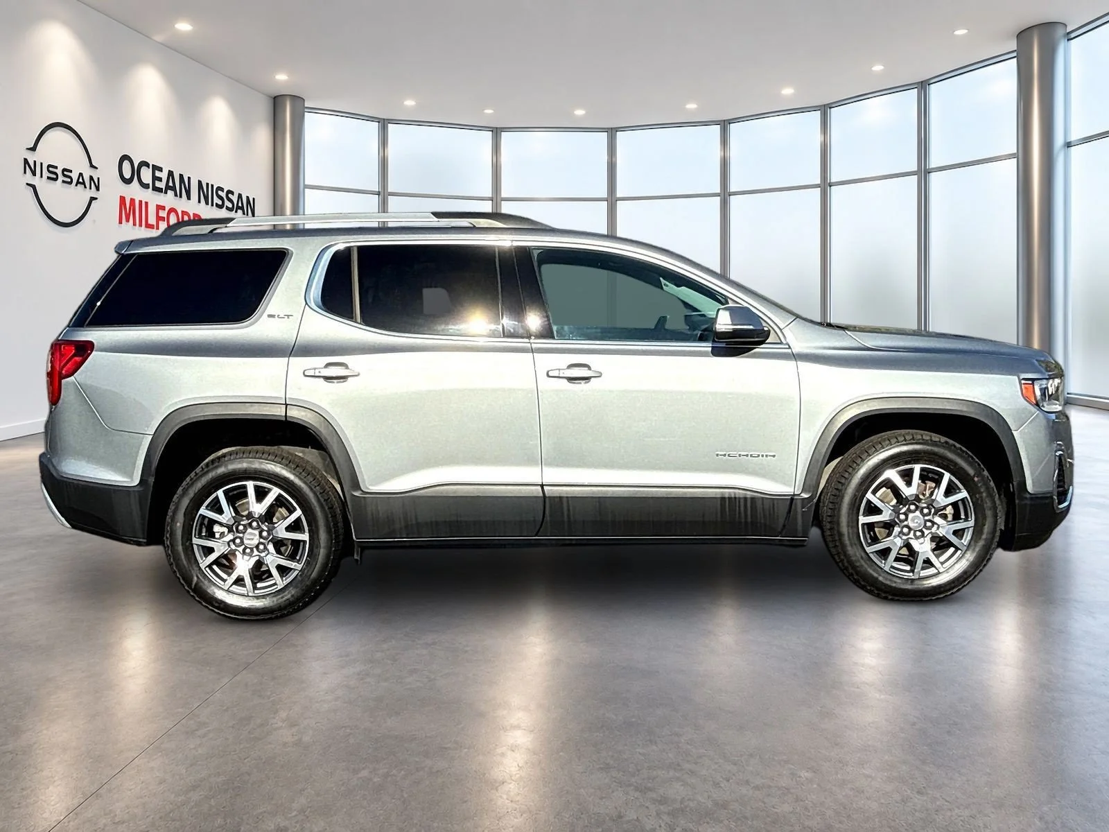 Used 2023 Sterling Metallic GMC SLT image 4