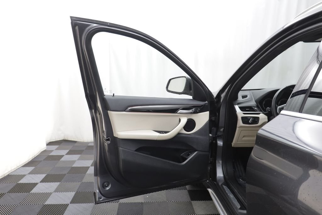 Used 2021 Mineral Grey Metallic BMW xDrive28i image 4