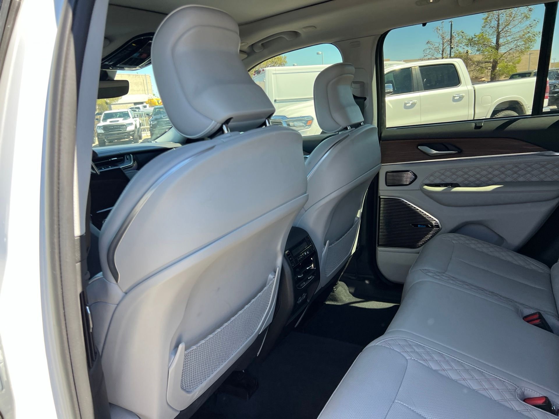 Used 2023 White Jeep Summit image 27