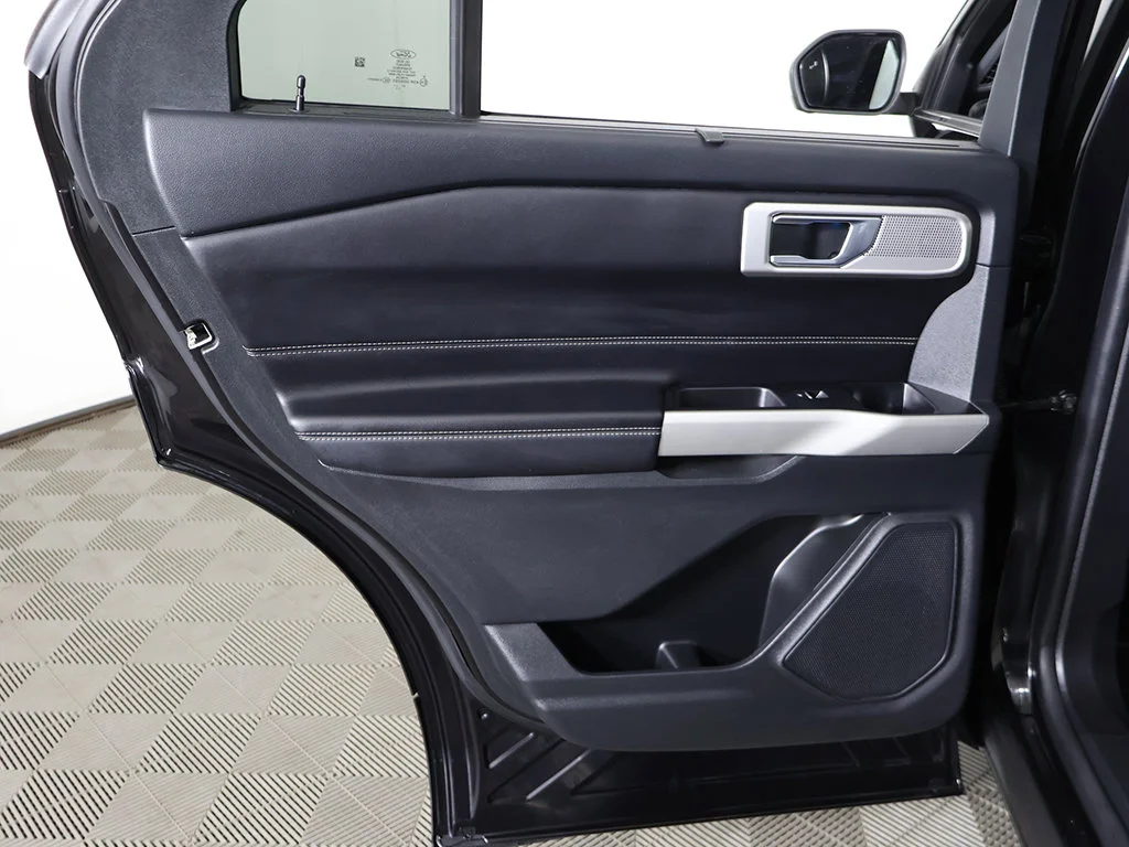 Used 2022 Black Ford Limited image 29