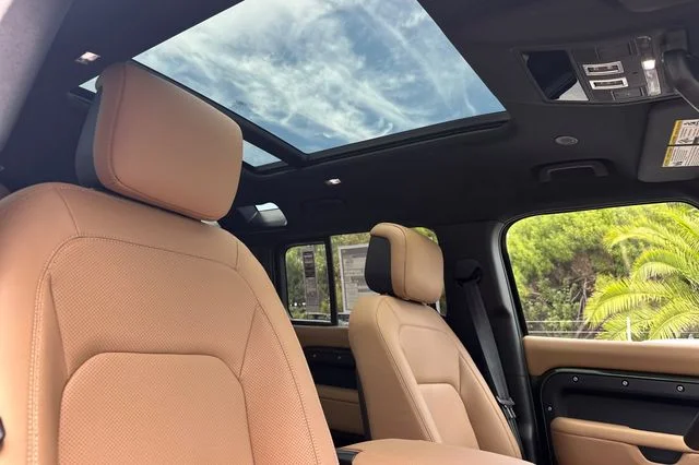 New 2026 Woolstone Green Land Rover X-Dynamic SE image 15