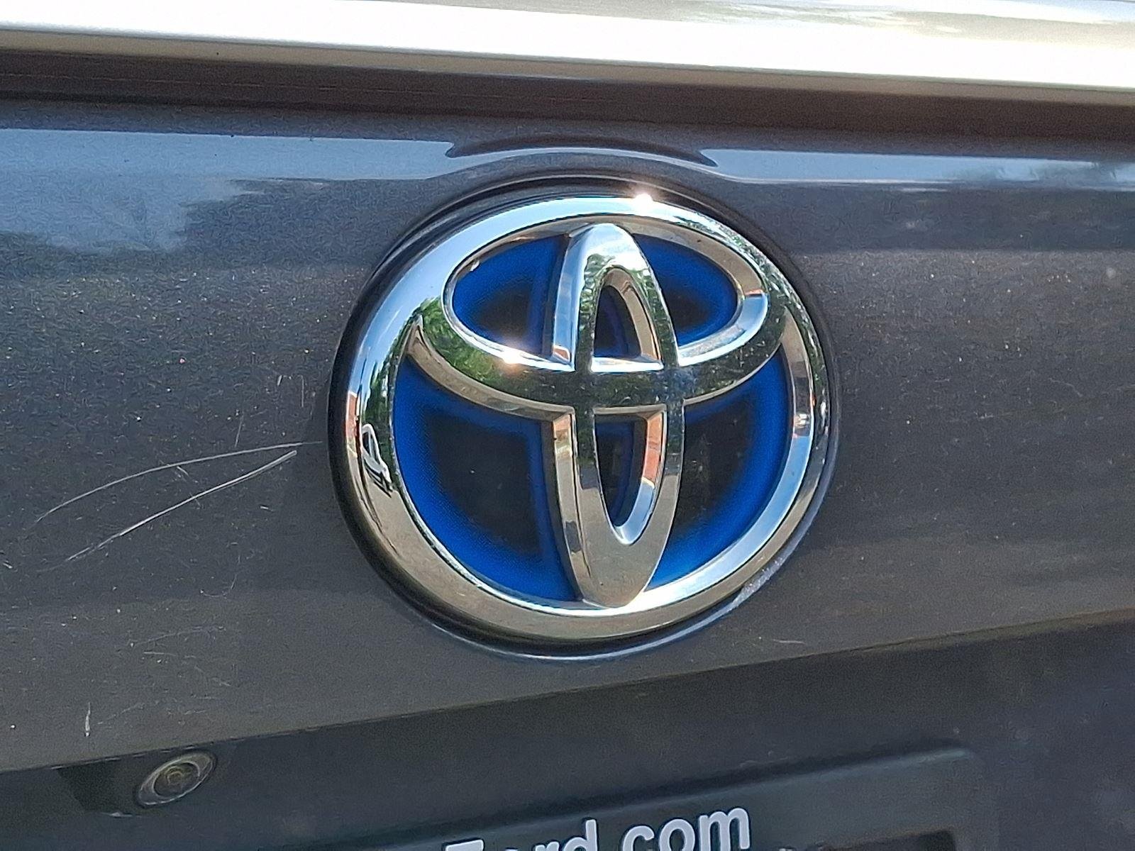 Used 2019 Magnetic Gray Metallic w/Black Roof Toyota Hybrid XSE image 28
