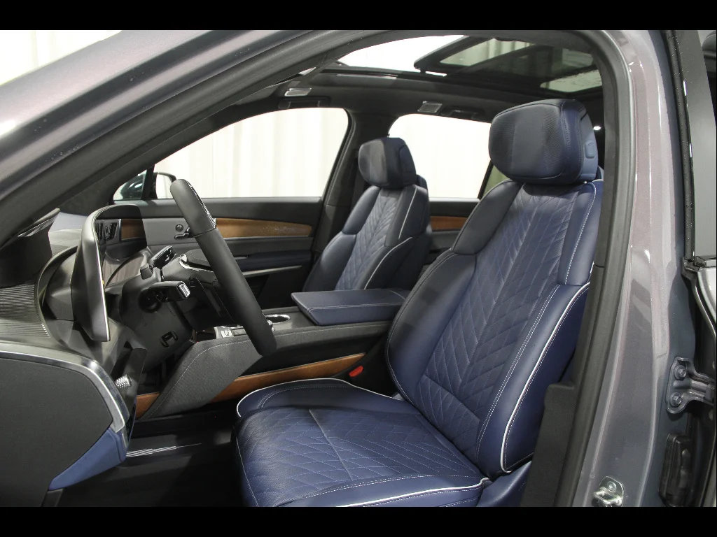 2026 Cadillac VISTIQ Premium Luxury - Photo 6