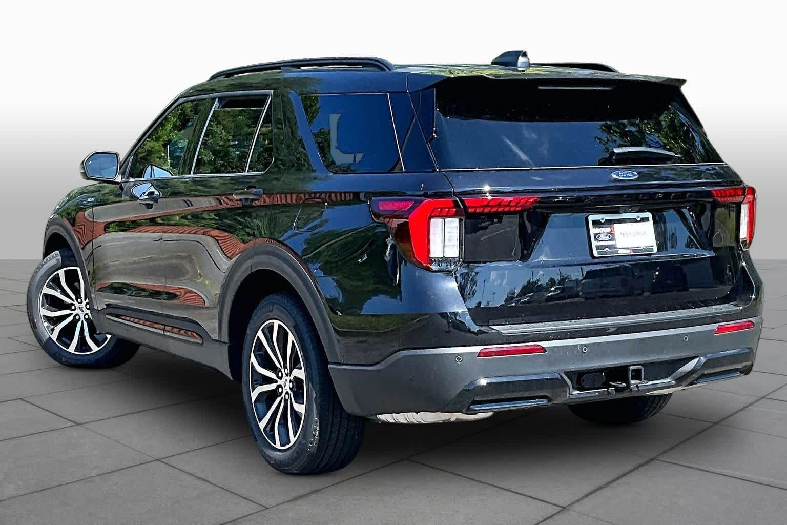 New 2026 Agate Black Metallic Ford ST-Line image 11