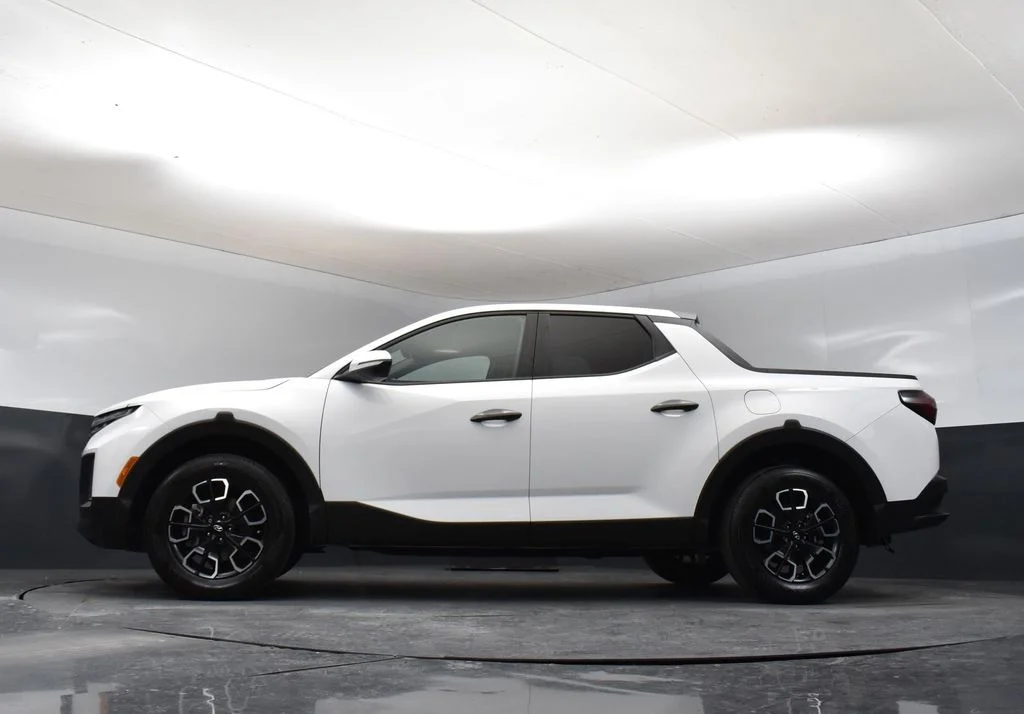 Used 2024 White Hyundai SEL image 31