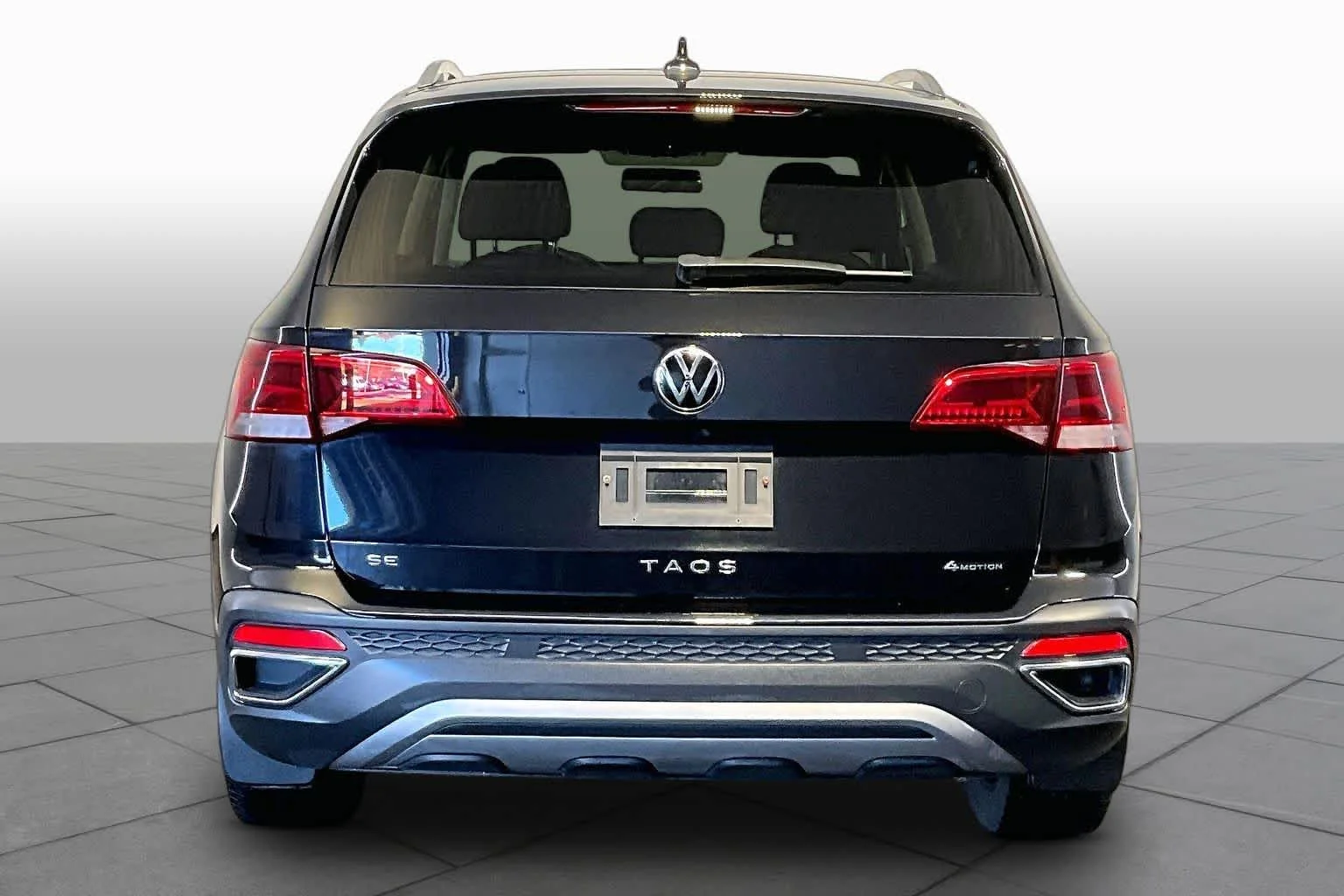 Used 2022 Deep Black Pearl Volkswagen SE image 5