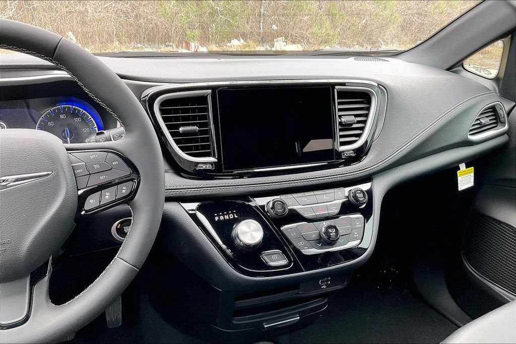 New 2026 Chrysler Pacifica Select 4D Passenger Van