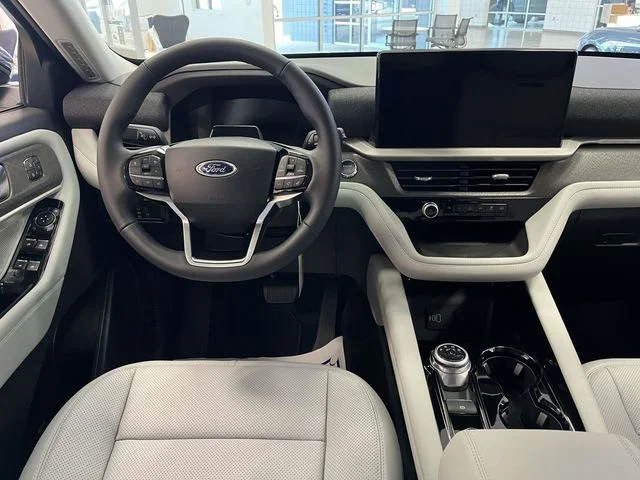 New 2026 Star White Metallic Tri-Coat Ford Platinum image 12