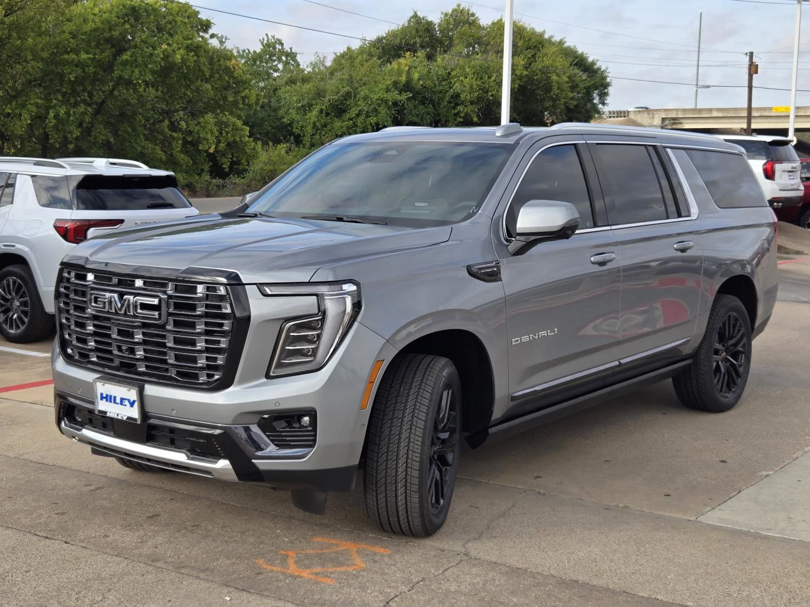 2026 GMC Yukon XL Denali Ultimate - Photo 2