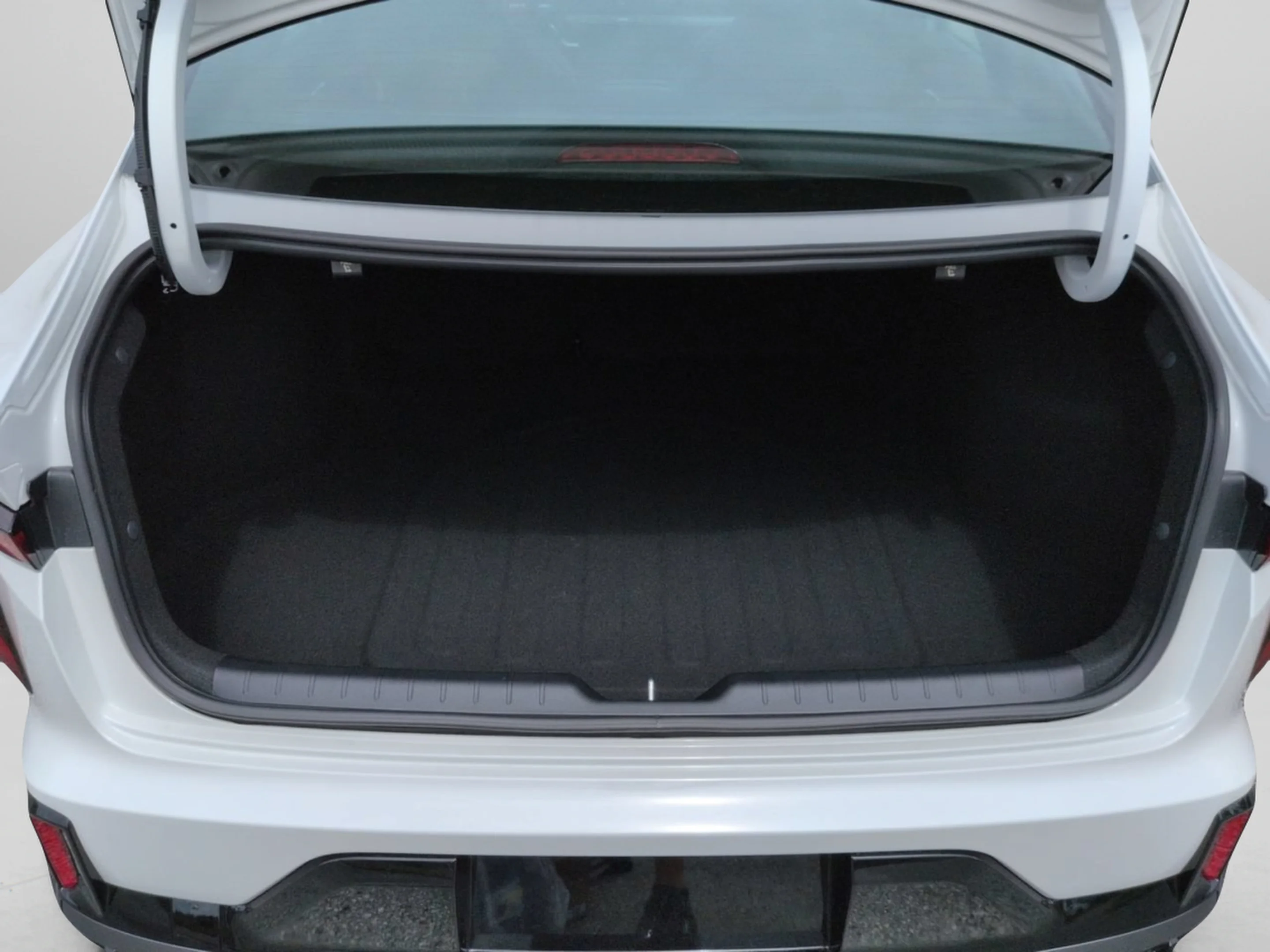 New 2026 Snow White Pearl Kia GT-Line image 17