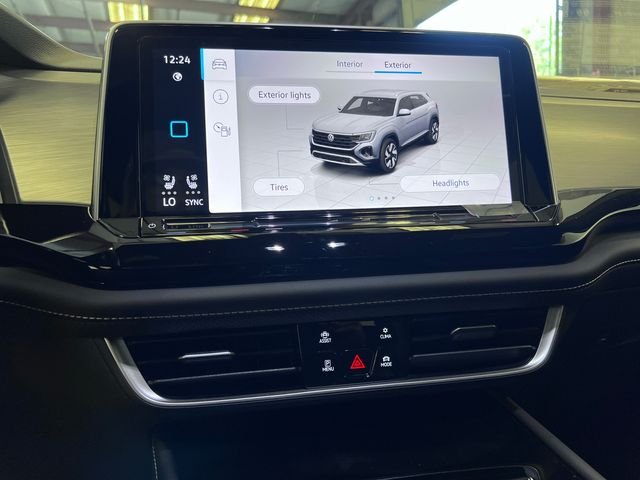 New 2026 White Volkswagen SE w/Technology image 17