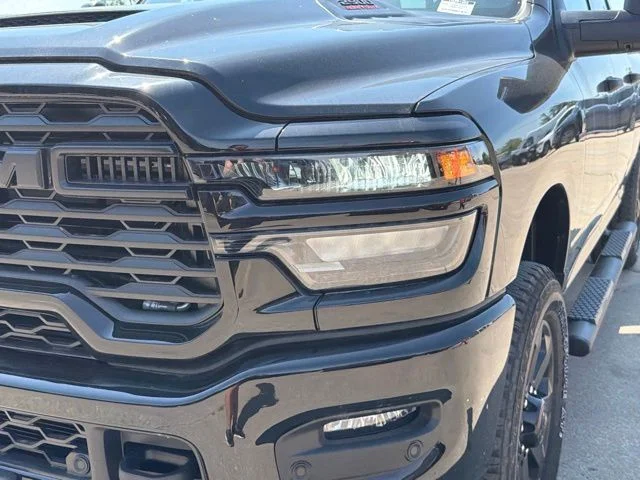 New 2026 Diamond Black Crystal Pearl-Coat Exterior Paint RAM Tradesman image 11