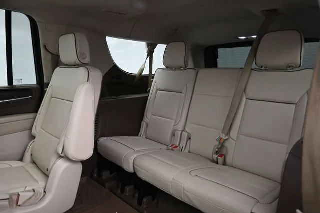 Used 2021 WHITE FROST TRICOAT GMC Denali image 22