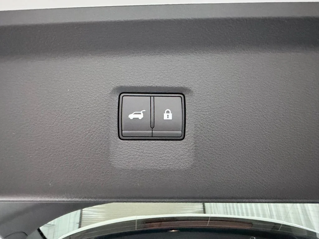 New 2027 RADIANT WHITE INFINITI Luxe FWD image 41