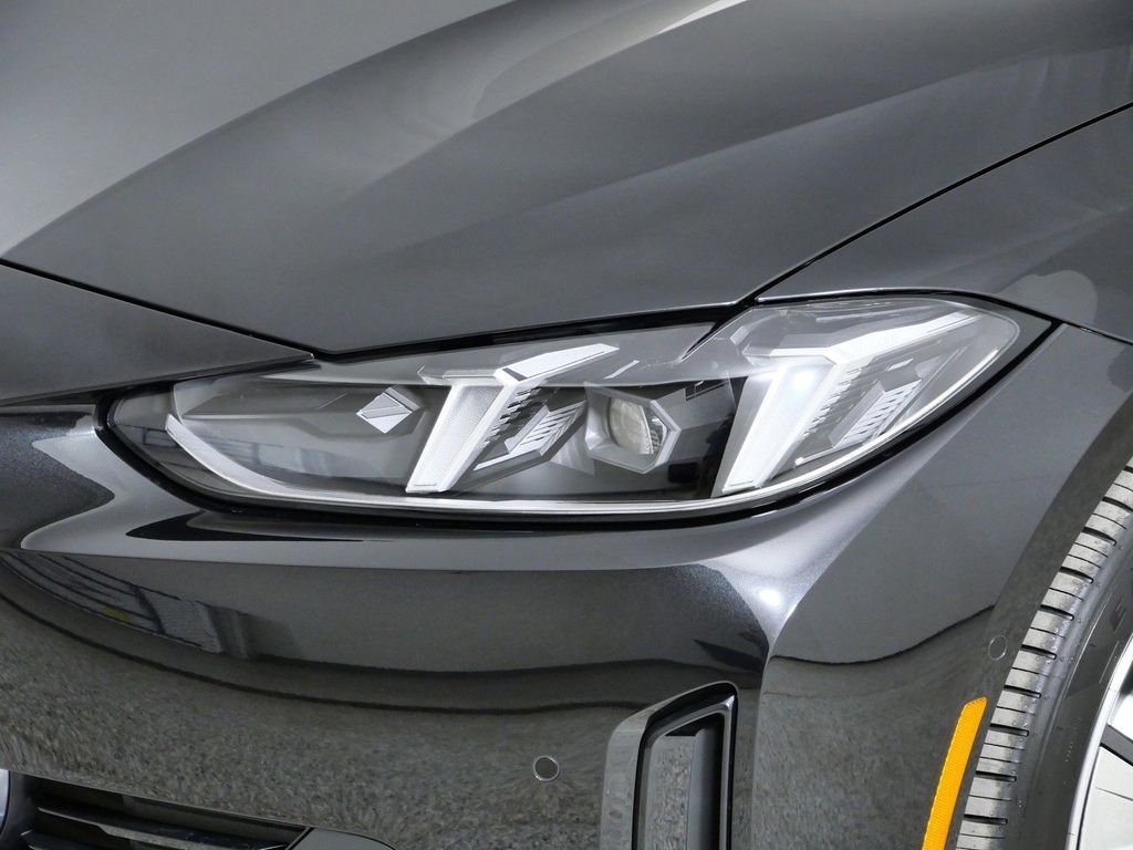 Used 2026 Black Sapphire Metallic BMW xDrive40 image 4