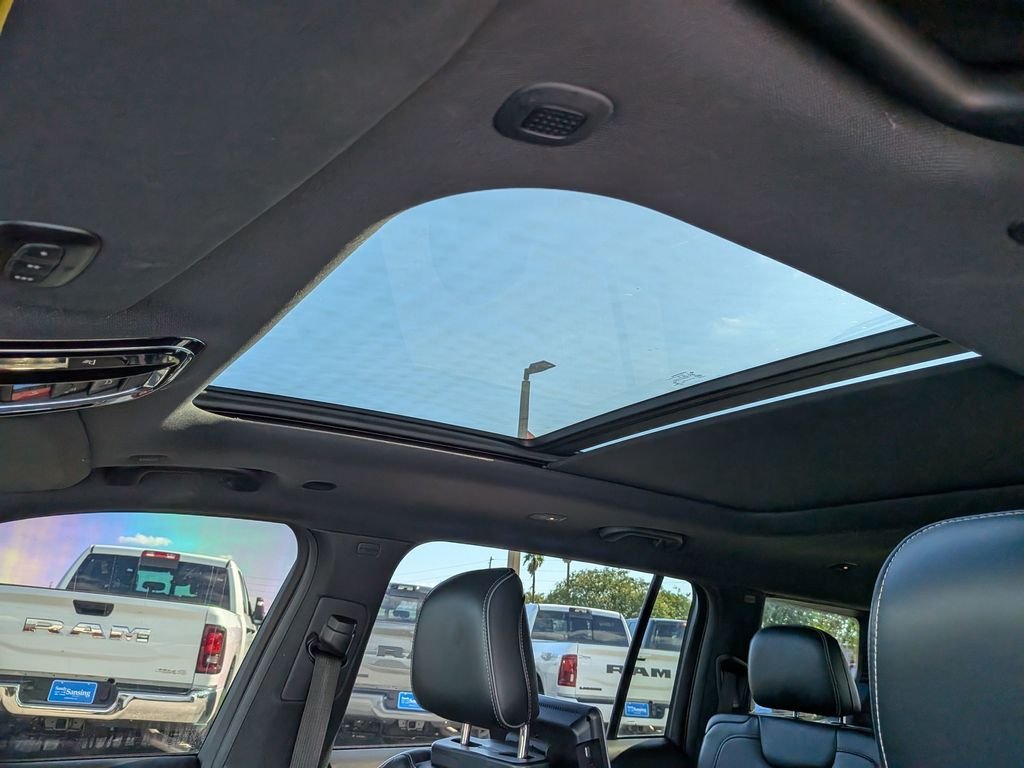 Used 2023 White Jeep Overland image 17