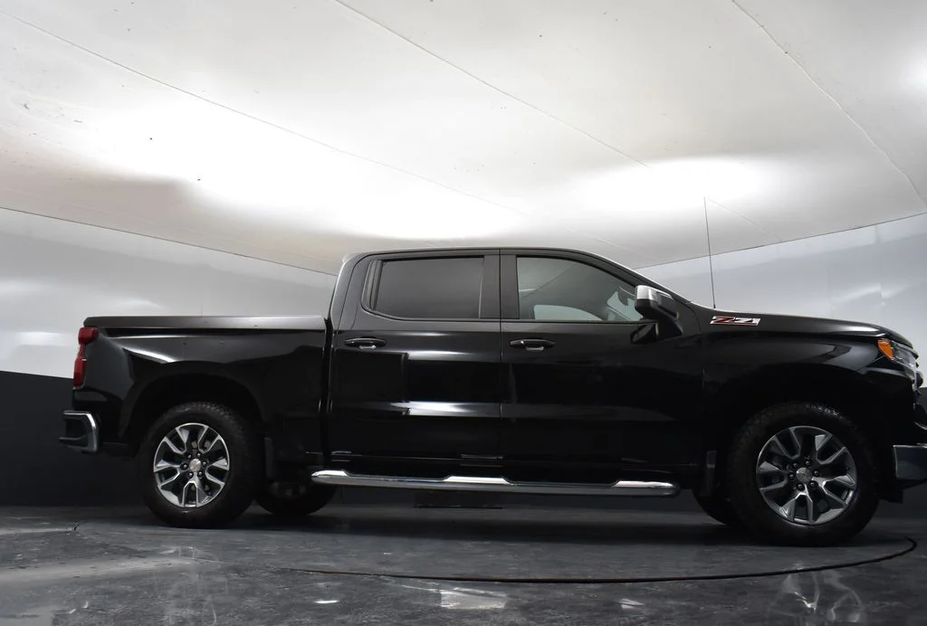Used 2025 Black Chevrolet LT image 11