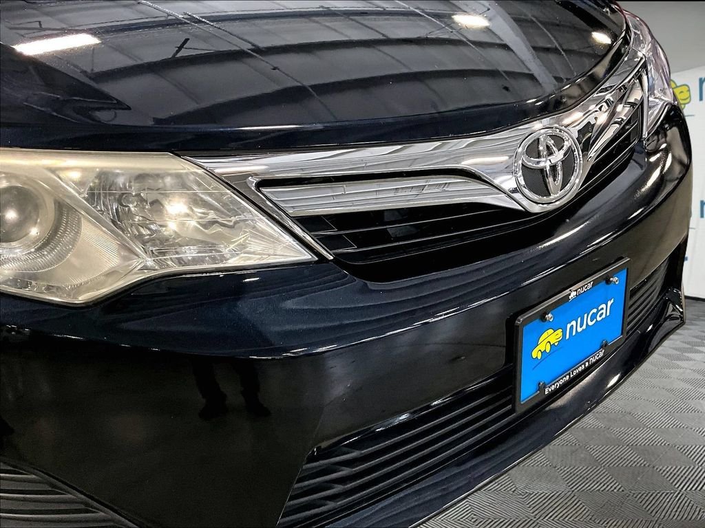 Used 2014 Gray Toyota LE image 32