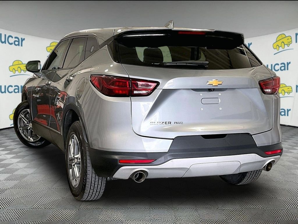 Used 2025 Gray Chevrolet LT image 4