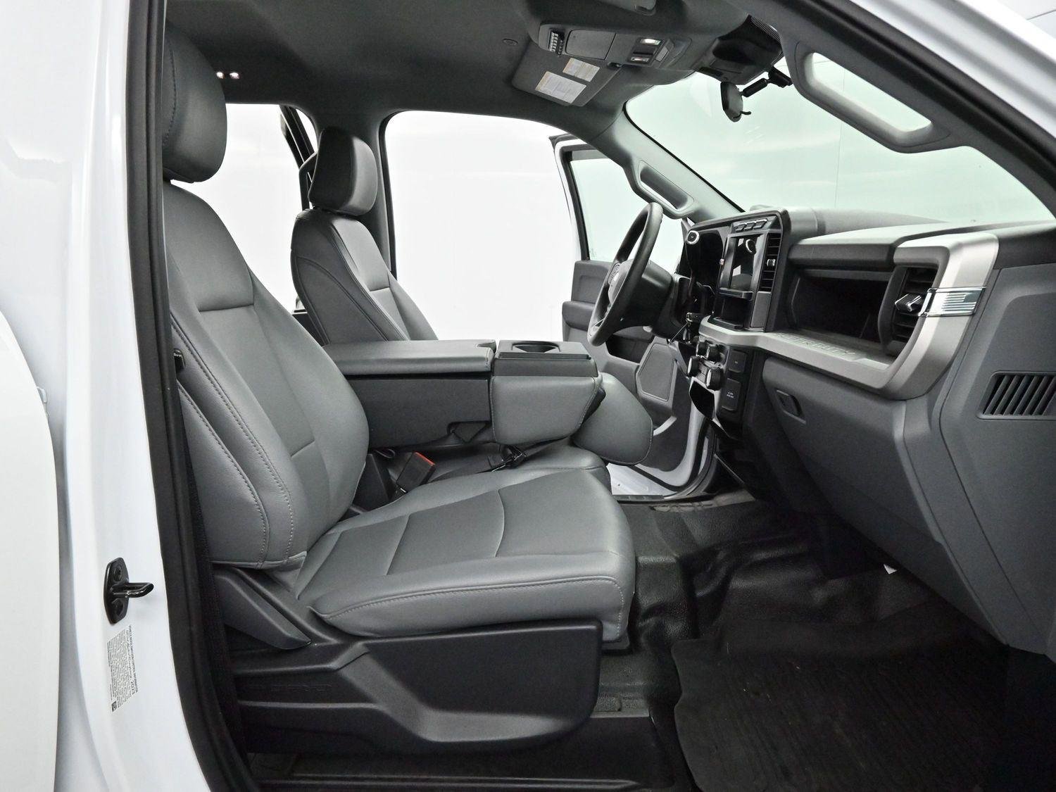 Used 2023 Oxford White Ford XL image 27
